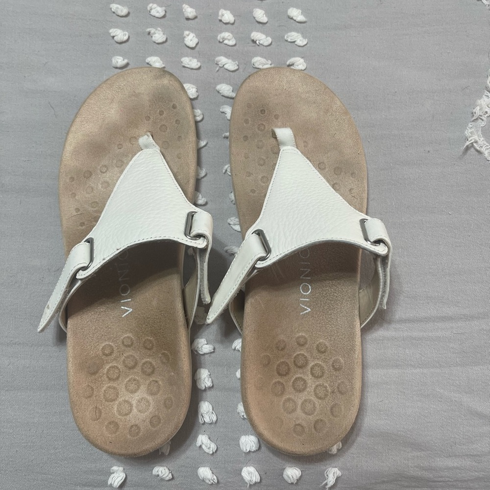 Women’s Vionic sandals. Size 10